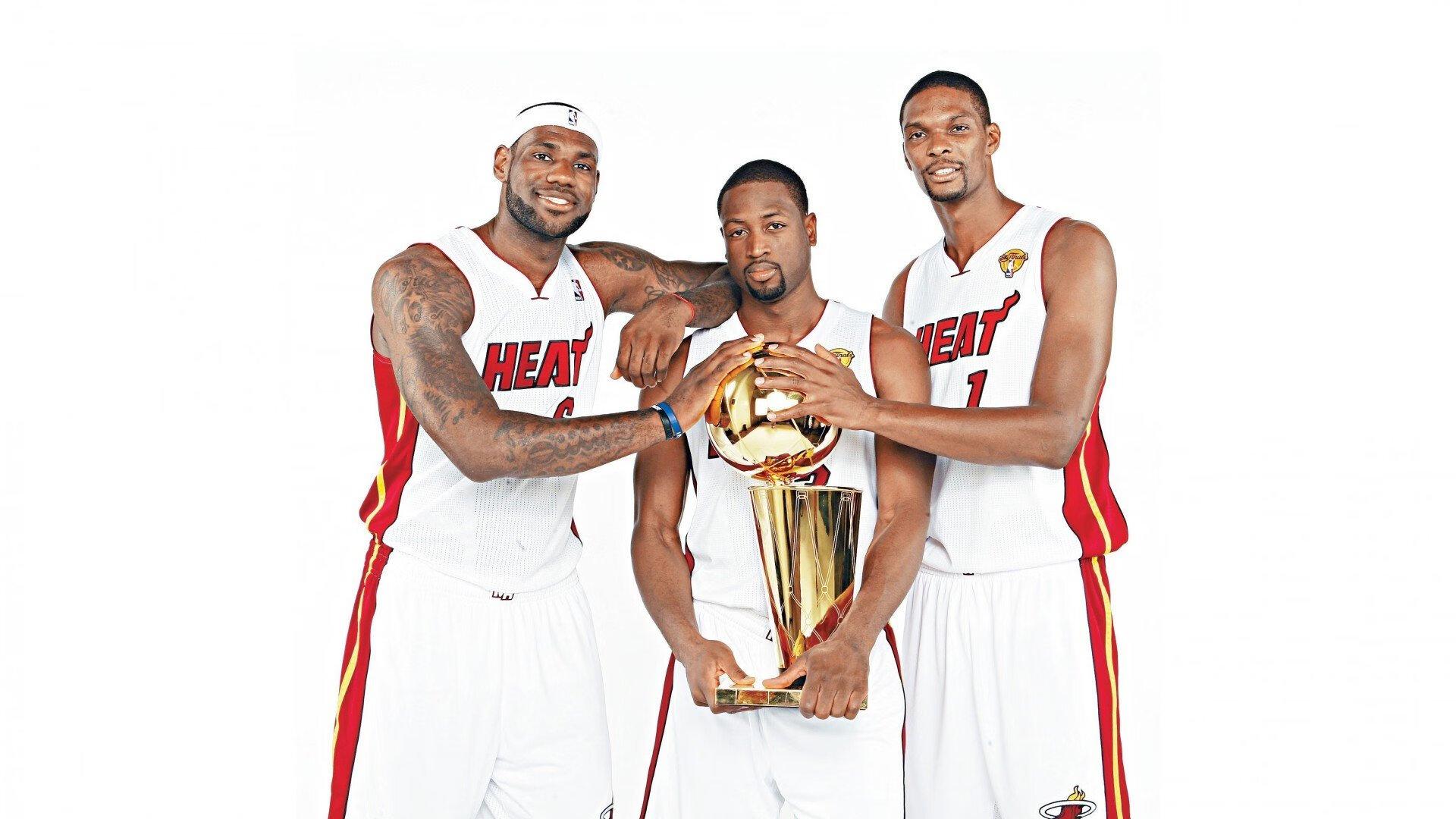 NBA季后赛激战正酣，东西部豪强上演巅峰对决