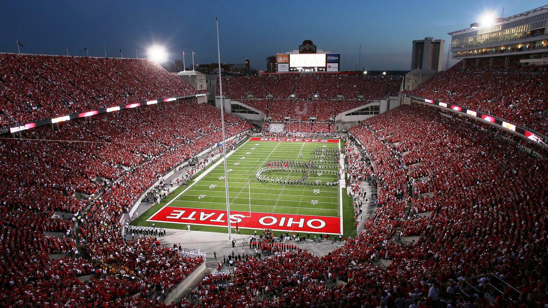 霍伊伦驾临那不勒斯！体检在即，球迷涌上街头迎接新王